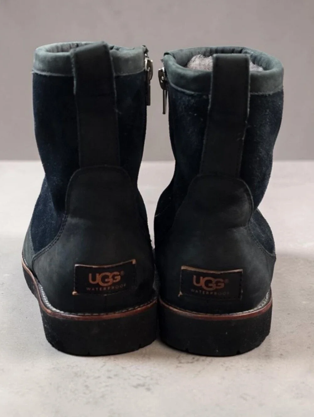 UGG Men's Hendren Black Waterproof Shearling Fur Lined Side Zip Boots! Size 9